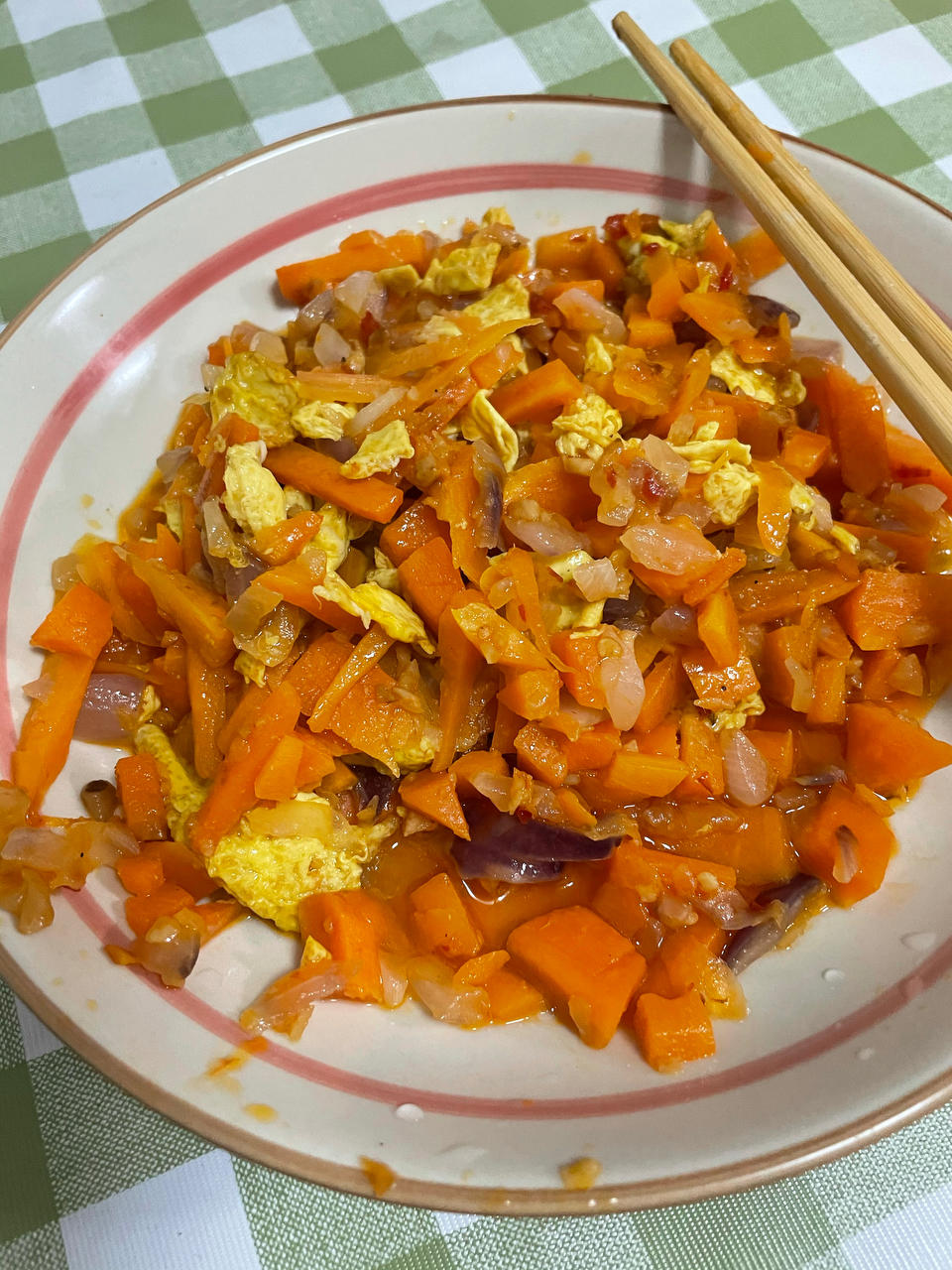 简易营养快手下饭菜鸡蛋/鸭蛋胡萝卜炒洋葱——中式一日三餐（十六）