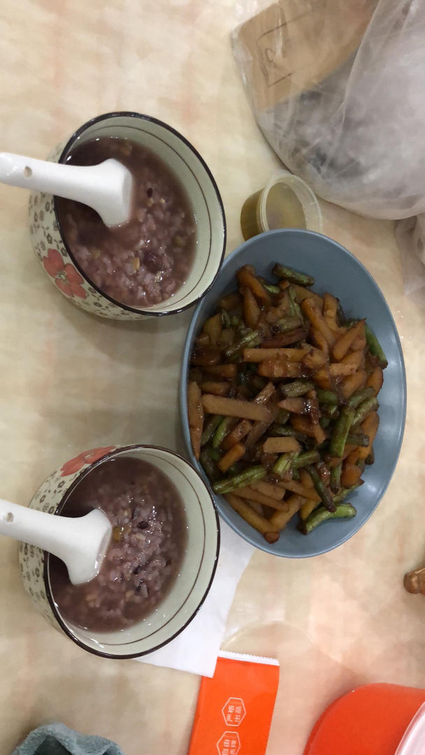 土豆烧豆角，太下饭了！炒这个菜