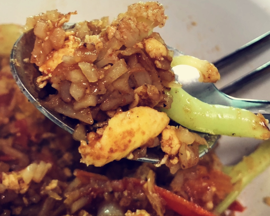 减肥食谱-不放米饭的番茄花菜蛋炒饭