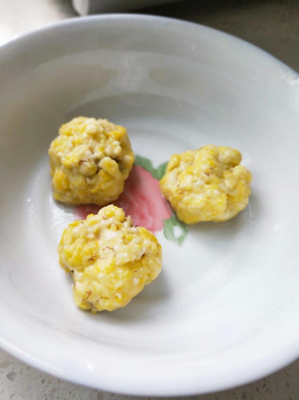 宝宝辅食-香蕉夹心米粉球