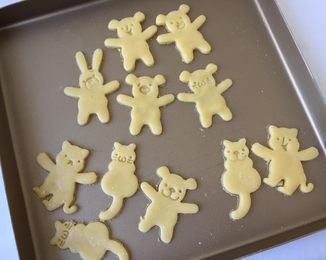 超简单！好吃又平整的糖霜饼干底的做法（附贴心小提示哦）