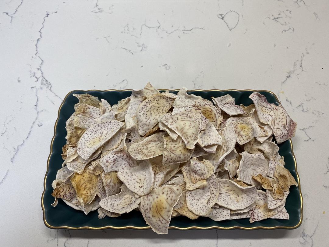 非油炸「芋头脆片」，嘎嘣脆秒杀膨化薯片，自制饱腹小零食！