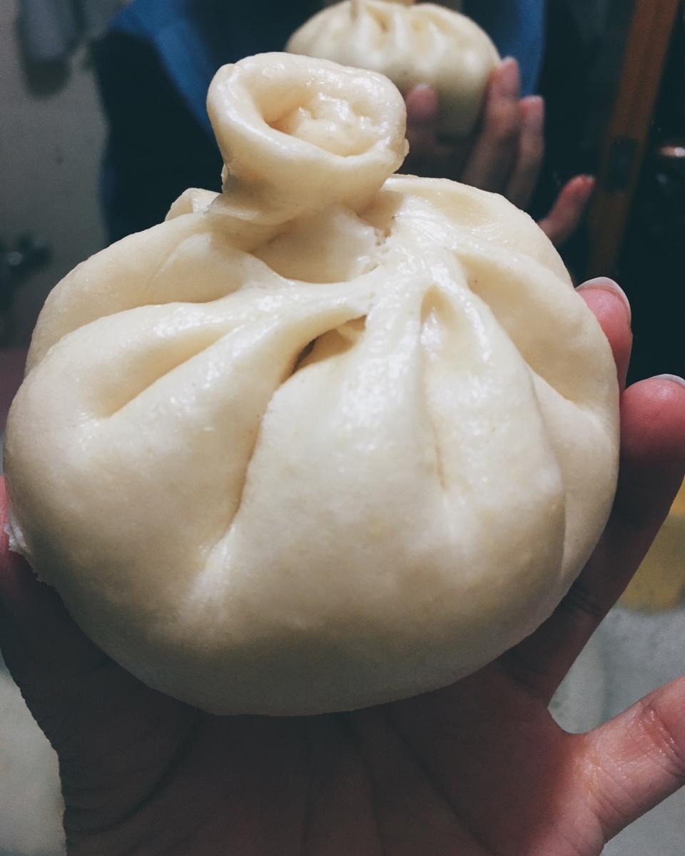 像面包般柔软的奶香馒头（最简单的揉面做法)