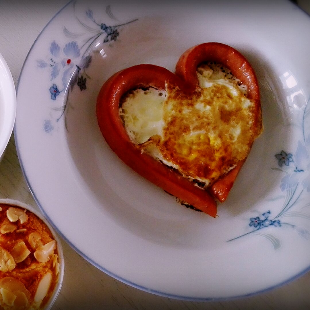 做过 心形香肠荷包蛋 喜欢吃熟的鸡蛋,就