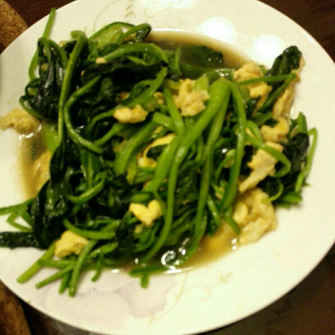 菠菜炒鸡蛋