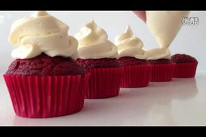 经典红丝绒杯子蛋糕（red velvet cupcake）的做法 步骤14