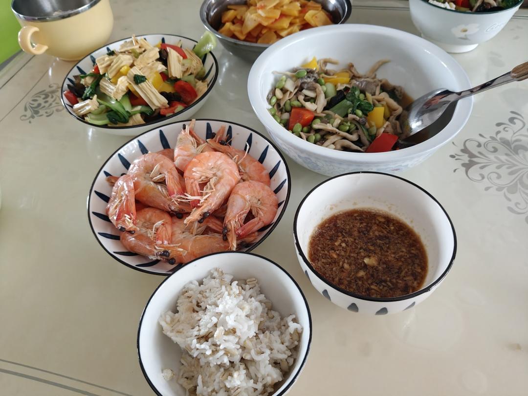 水煮虾（灵魂蘸料汁很关键哈😄）