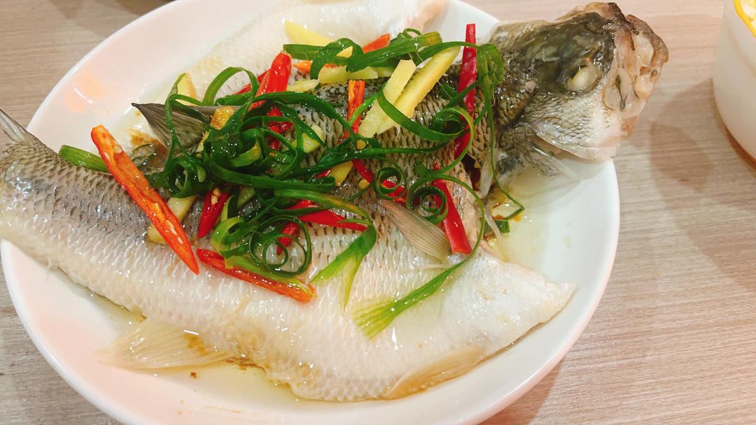 10分钟做 清蒸鲈鱼 （附切鱼图解）