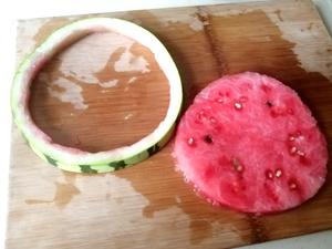 夏日甜品—西瓜酸奶冰淇淋的做法 步骤2
