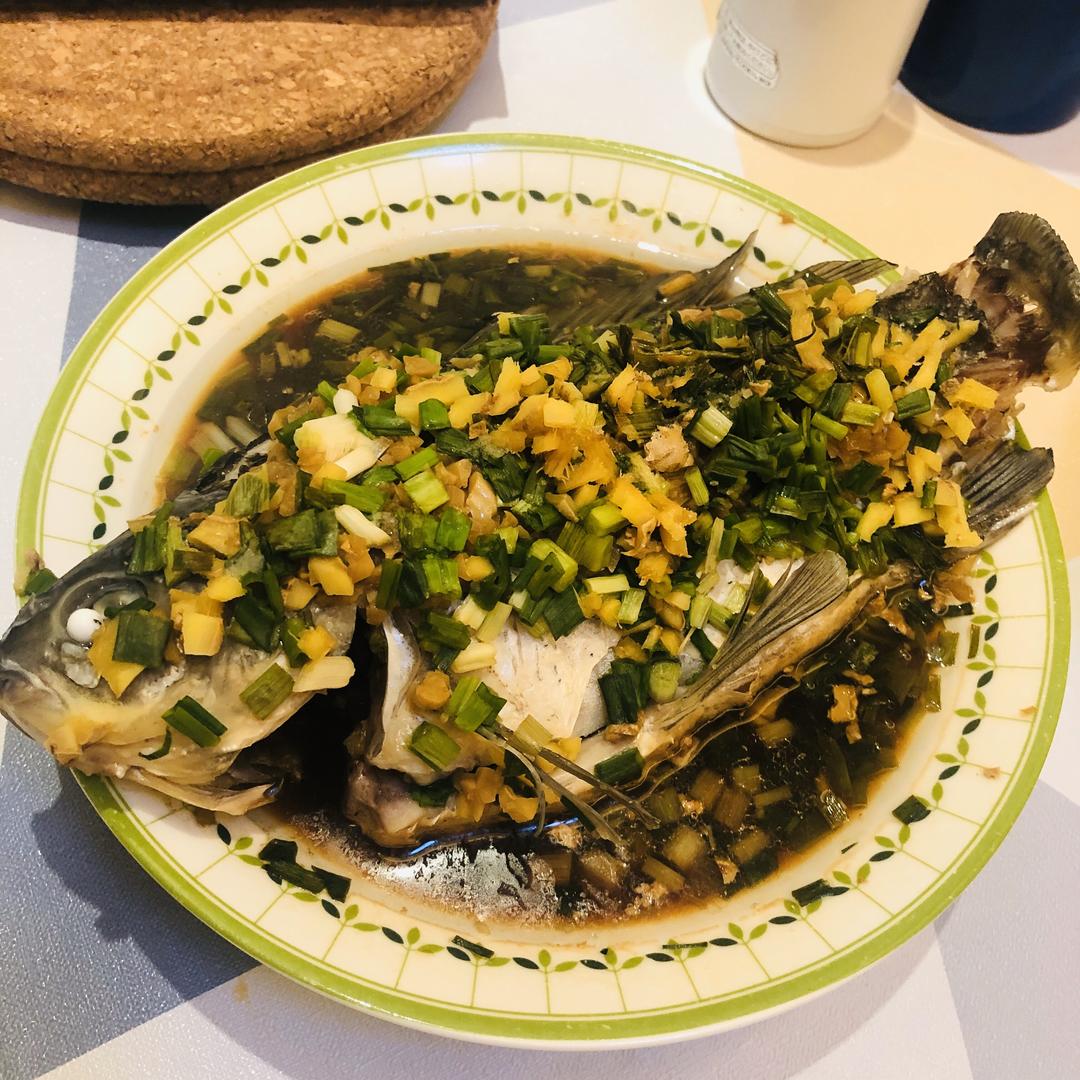 微波炉菜谱之葱油鲫鱼
