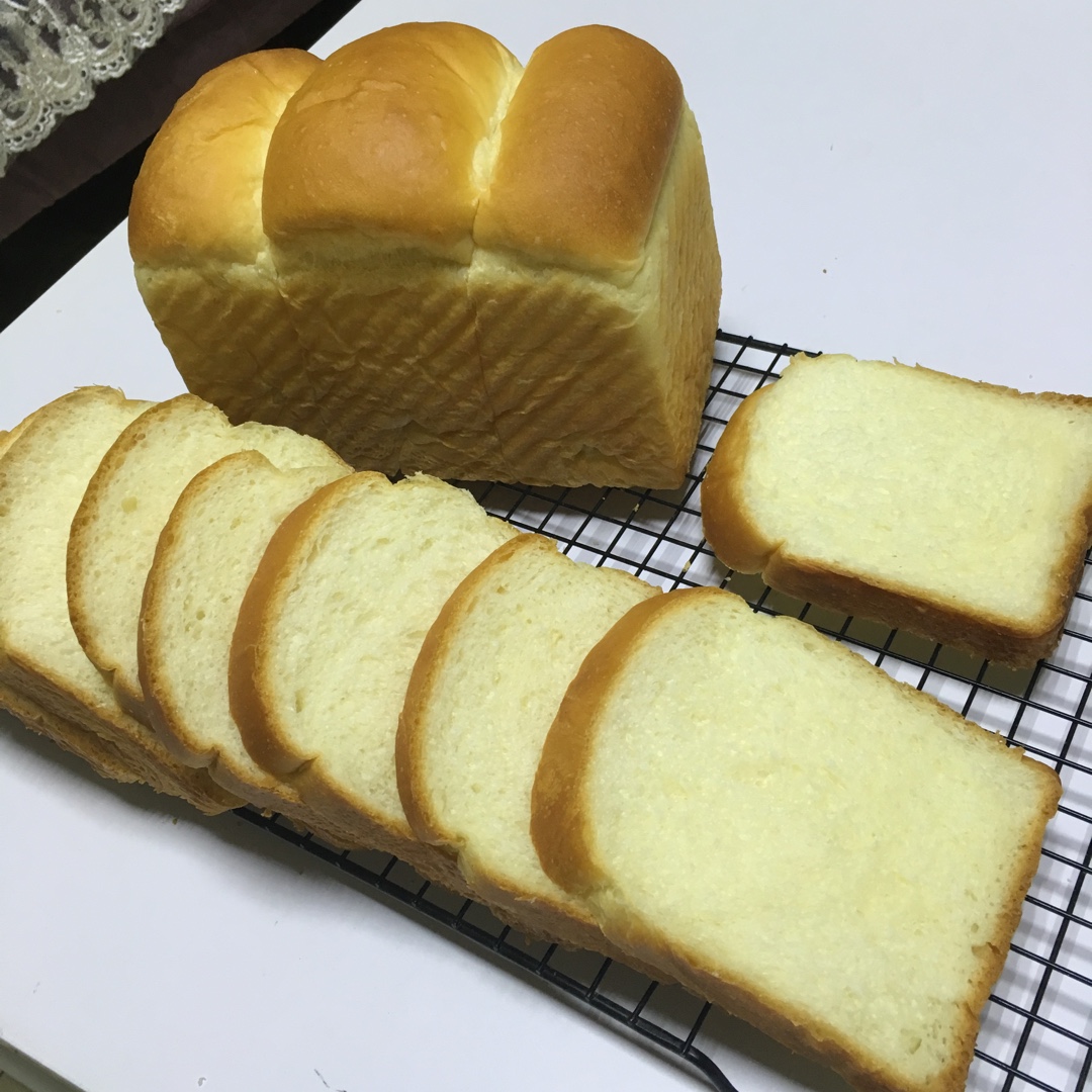 蛋白奶油吐司