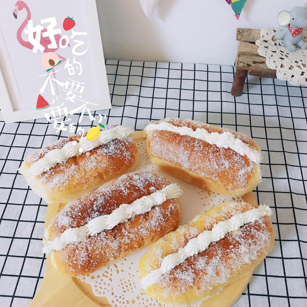 儿时去面包房必买的［椰丝奶油包］