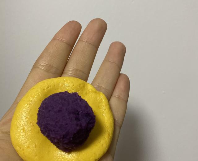 南瓜紫薯糯米糍配上焦香黄豆粉的做法