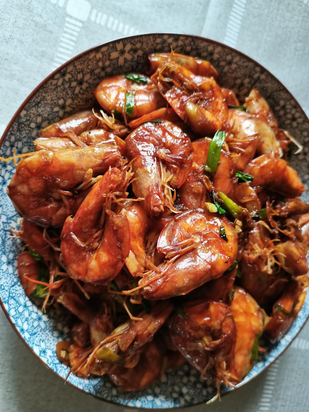 吃完还会继续舔手指的    快手油闷大虾