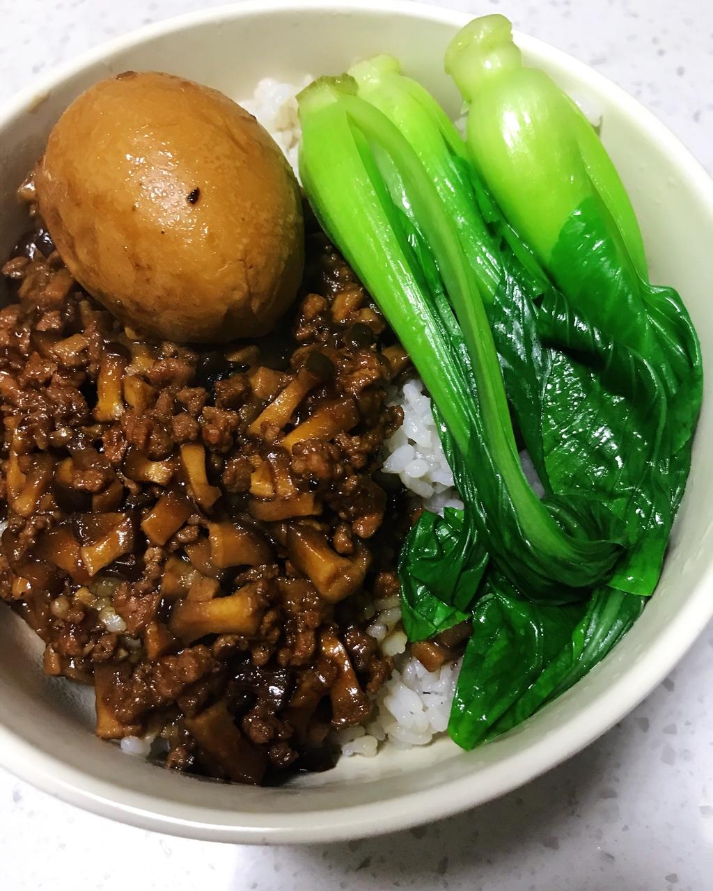 蛇蝎恐龙做的洋葱酥卤肉饭