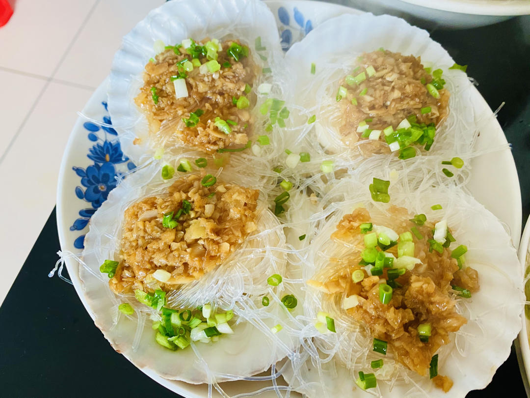 零失败的蒜蓉粉丝蒸扇贝