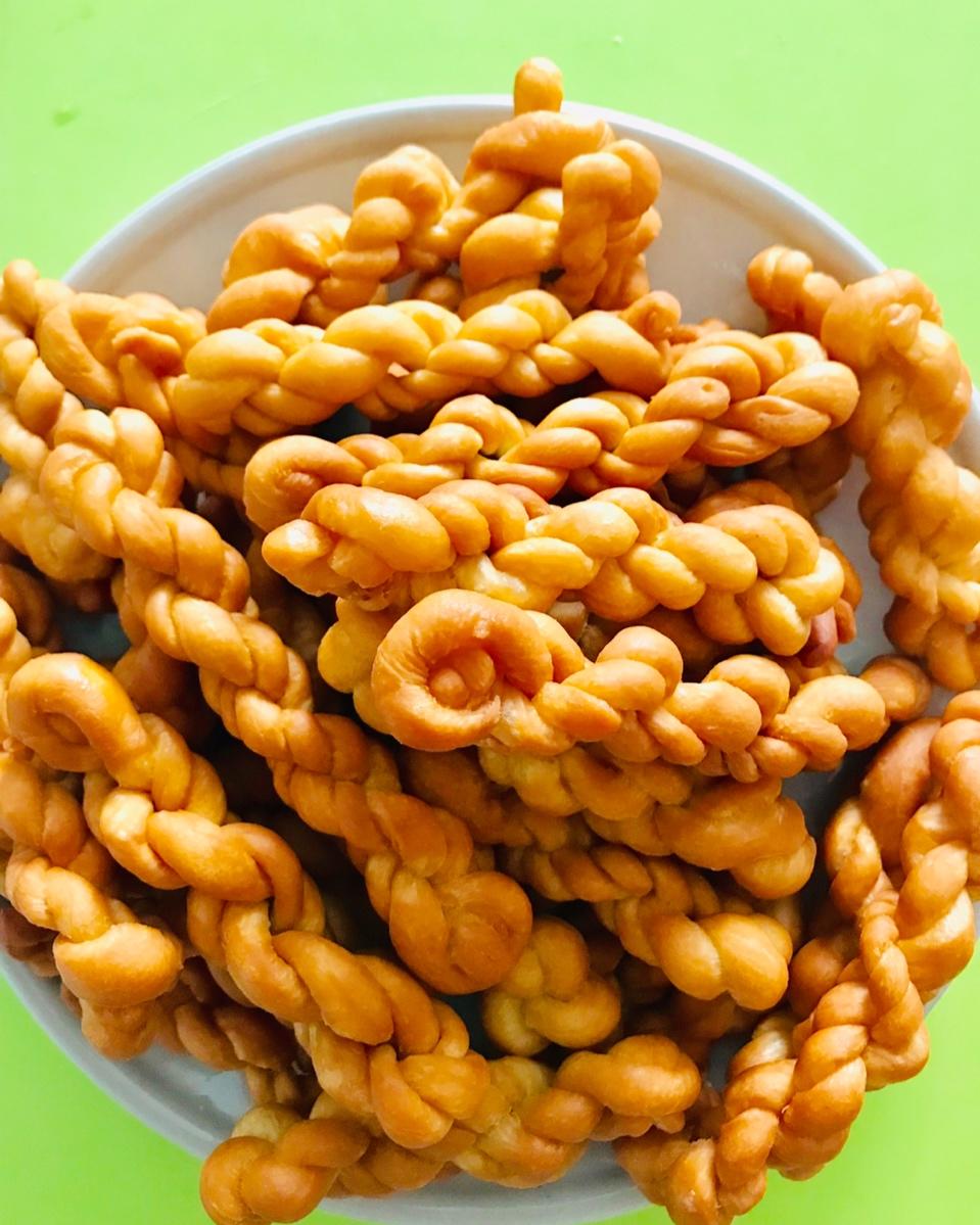 雪花柔月做的酥脆小麻花