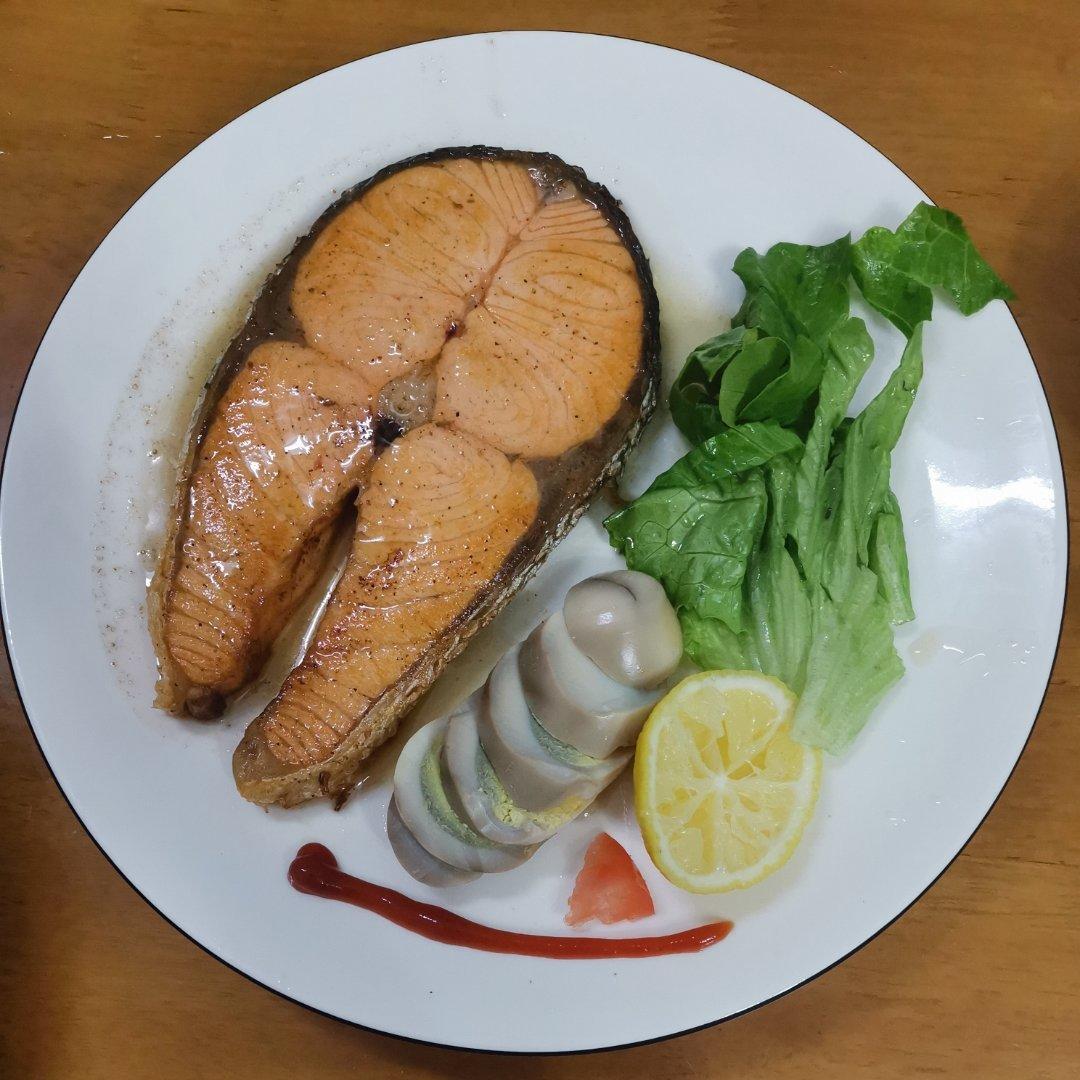 煎三文鱼
