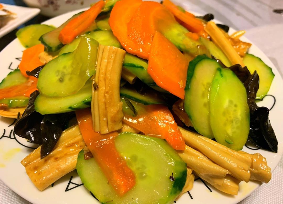 腐竹木耳黄瓜炒