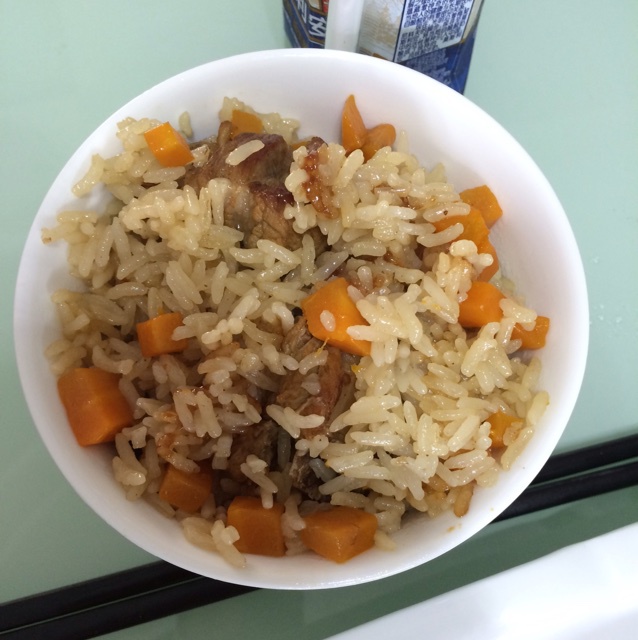 喷香排骨焖饭（爆好吃）