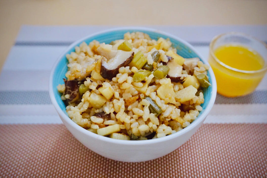 茭白香菇焖饭