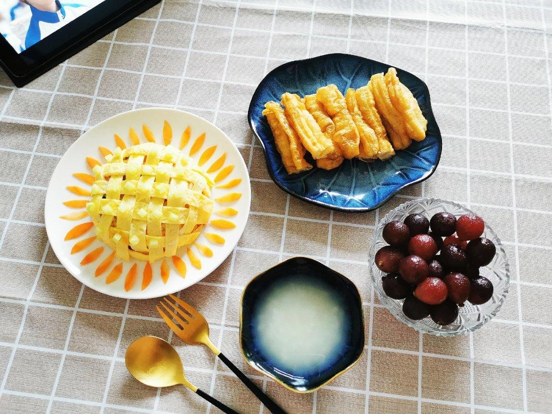 向日葵鲜虾蛋包饭