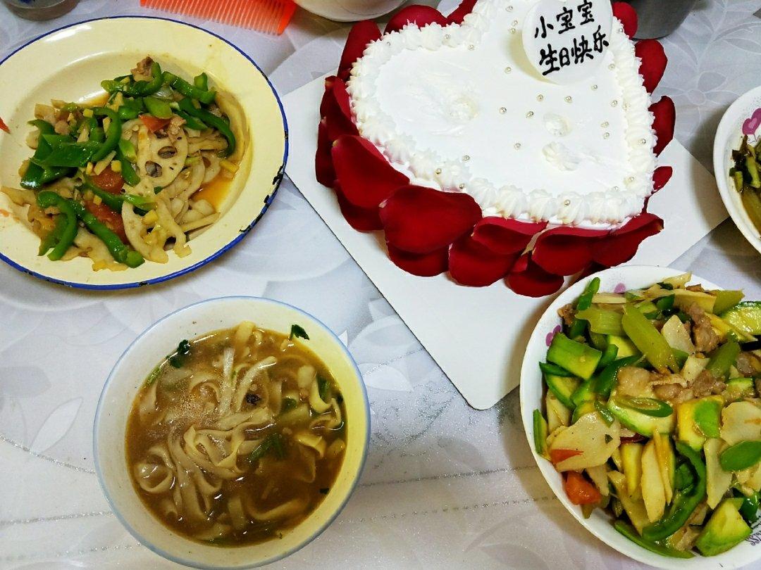 草莓戚风生日蛋糕