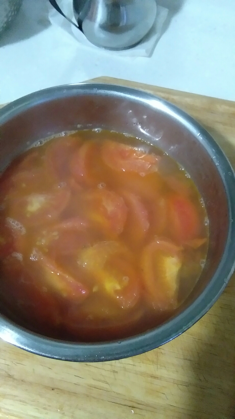 西红柿黄骨鱼炖豆腐的做法 步骤3