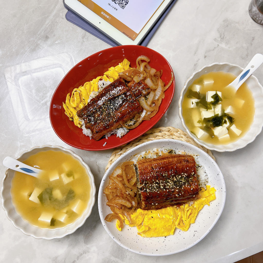 豆腐裙带菜味噌汤