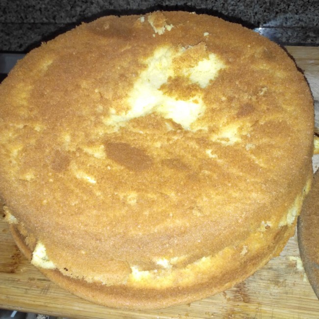 超简单完美戚风蛋糕（6寸2蛋）附打发、翻拌、脱模视频