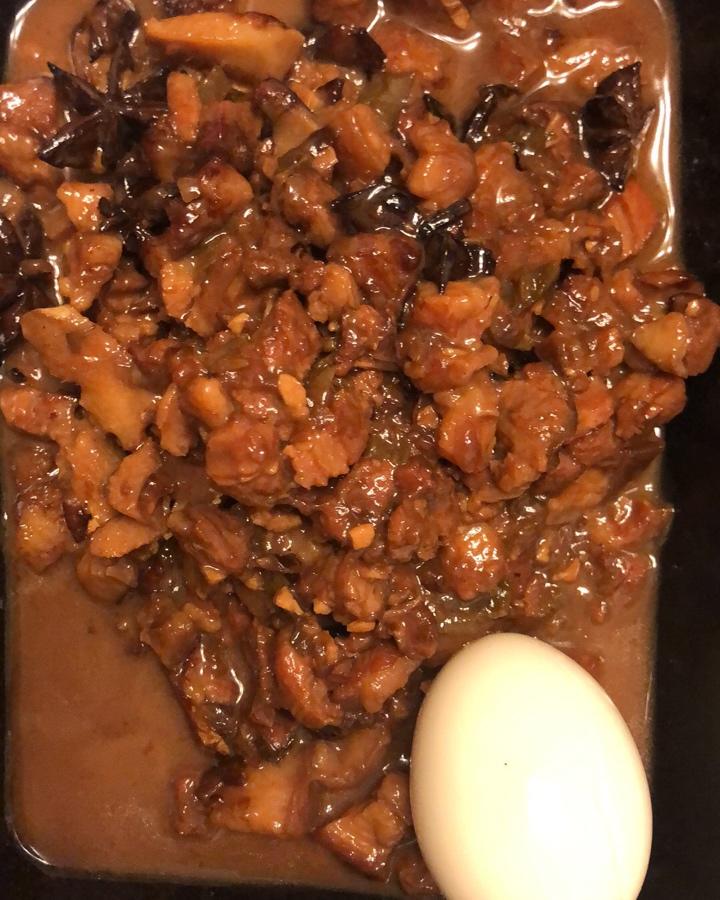 洋葱酥卤肉饭