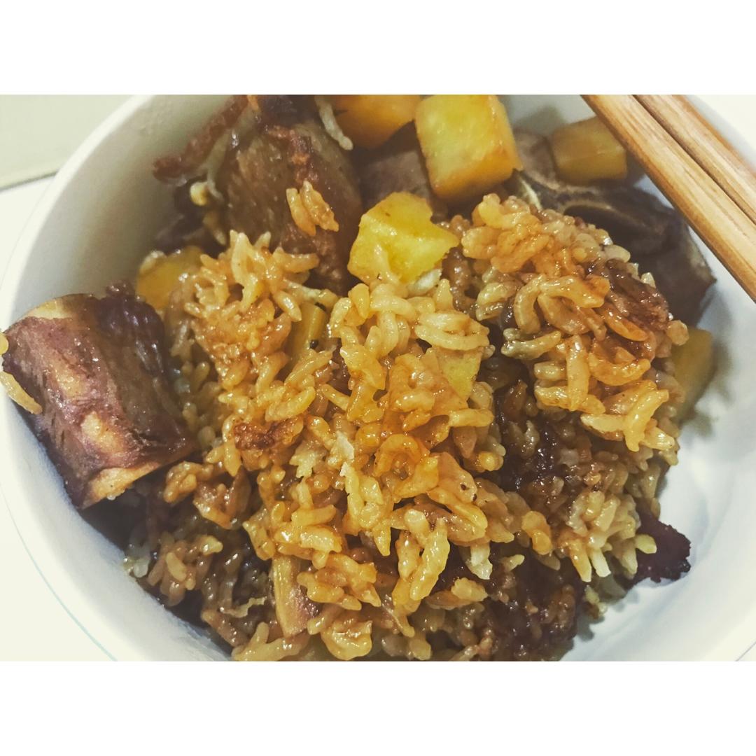 喷香排骨焖饭（爆好吃）