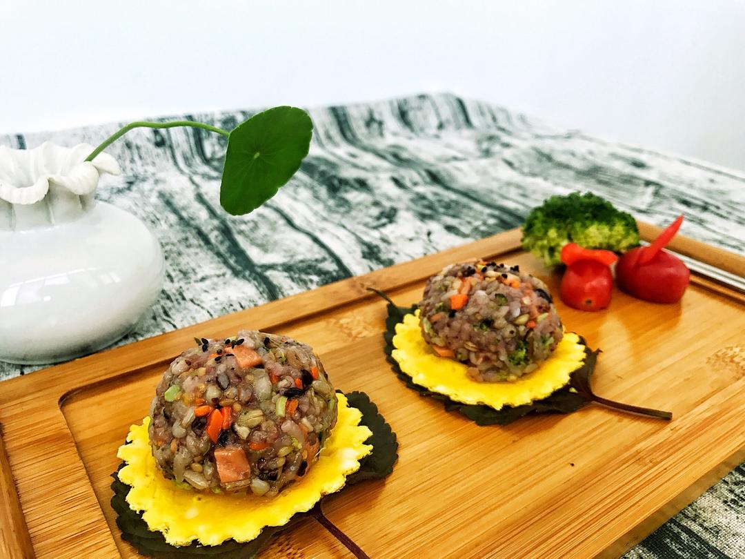 三色藜麦蔬菜饭团