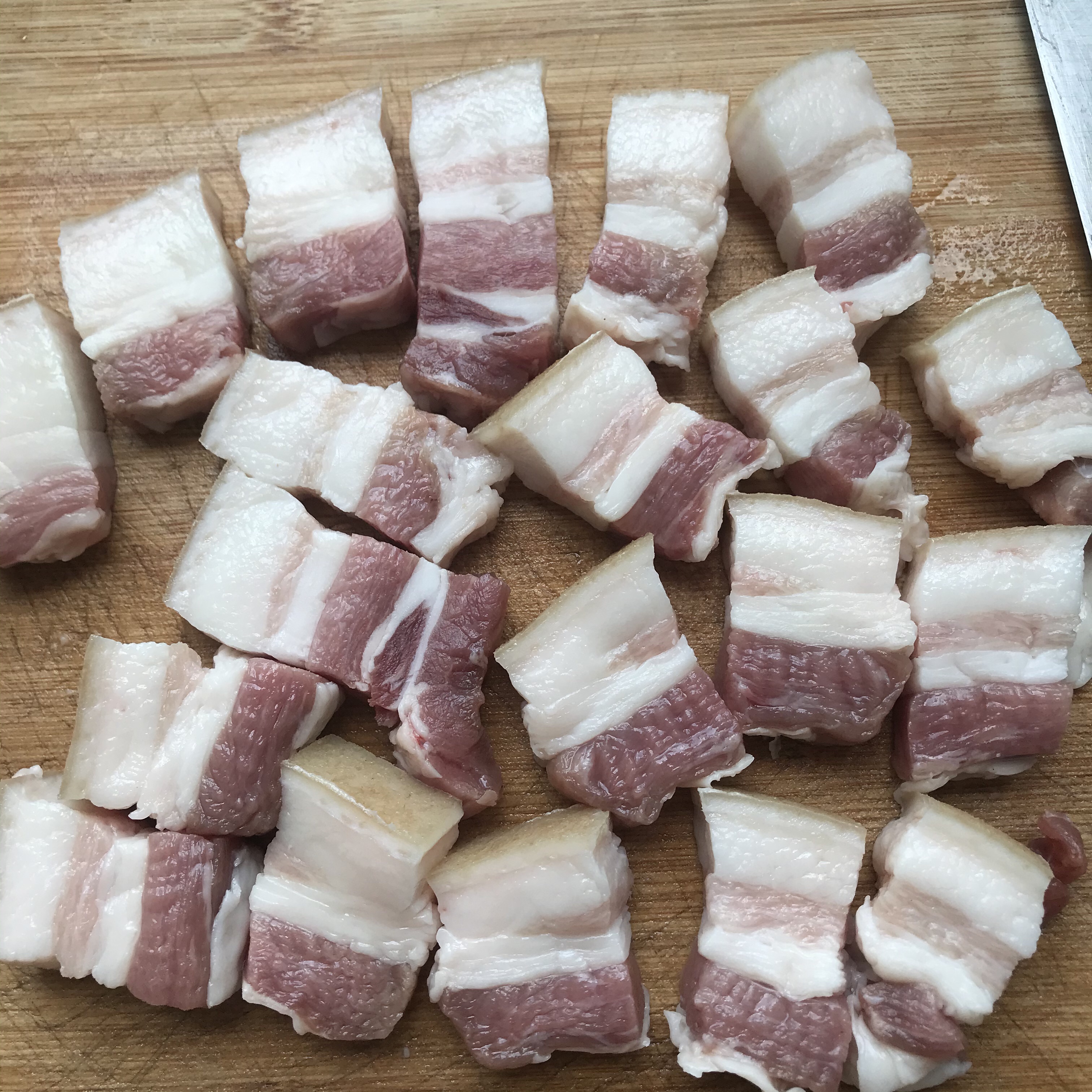 小鲍鱼炖红烧肉的做法 步骤3