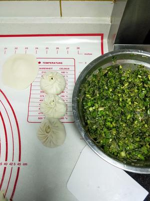 超好吃的韭菜粉丝包的做法 步骤3