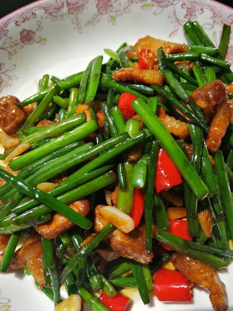 乡下人66做的韭菜花炒肉