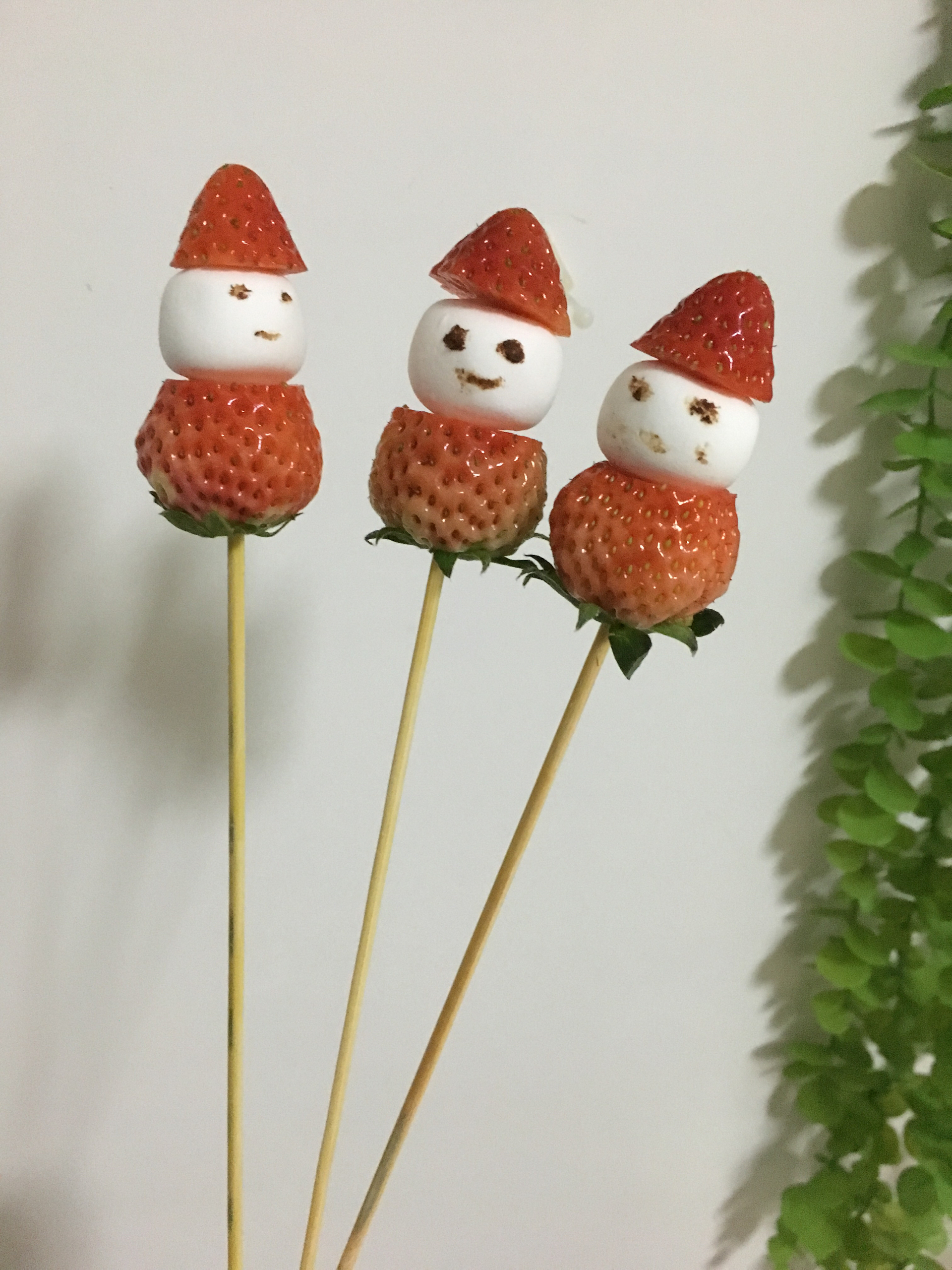 圣诞老人草莓雪人☃️的做法