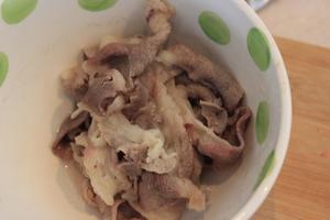 日式金针菇肥牛盖浇饭的做法 步骤3