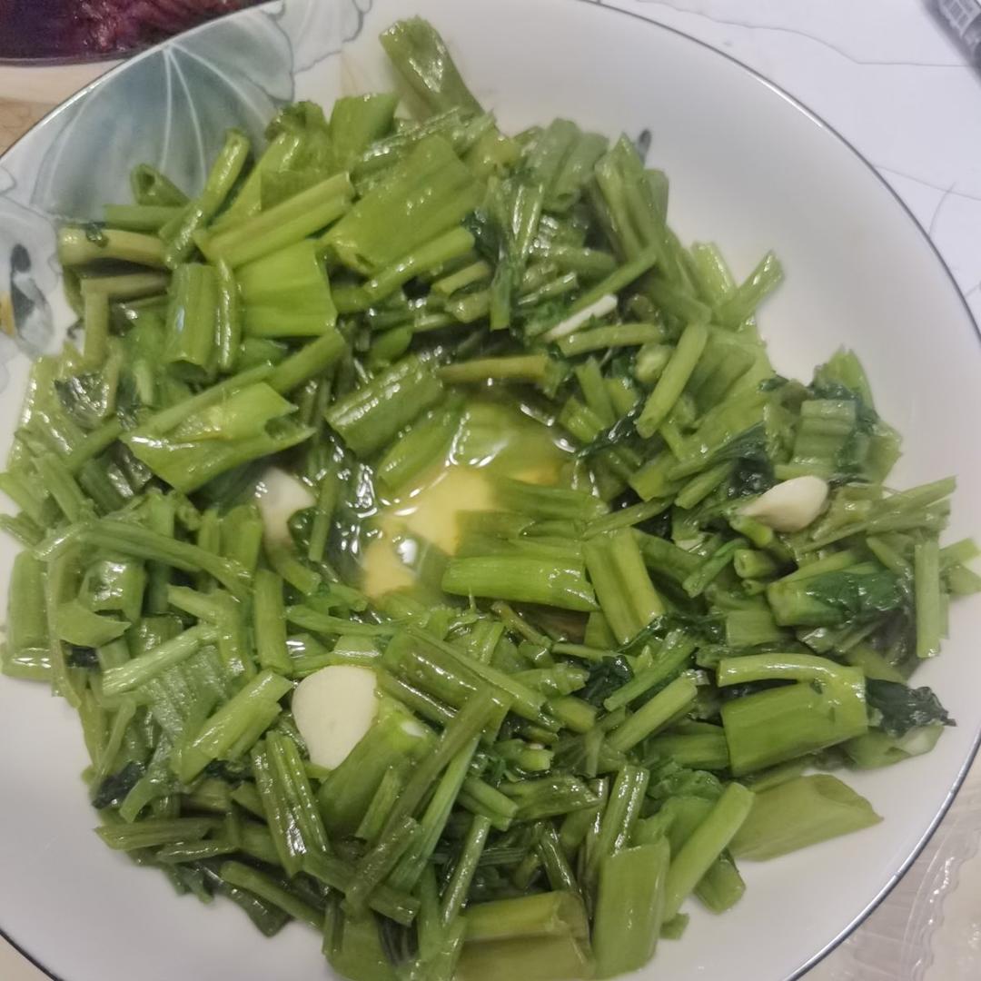 厨师长教你：“蒜爆空心菜”的家常做法，蒜香浓郁，口感爽脆