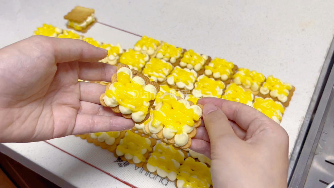 像在吃冰淇淋🍦一样的，【柠檬乳酪白脱饼干】