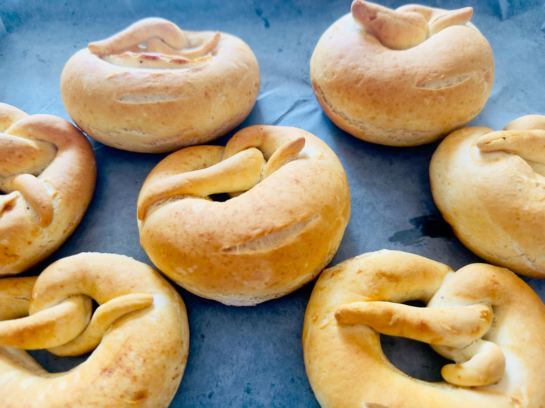 低脂低糖德国普雷结碱水面包（免发酵做晚餐间隙就能做一盘）B67