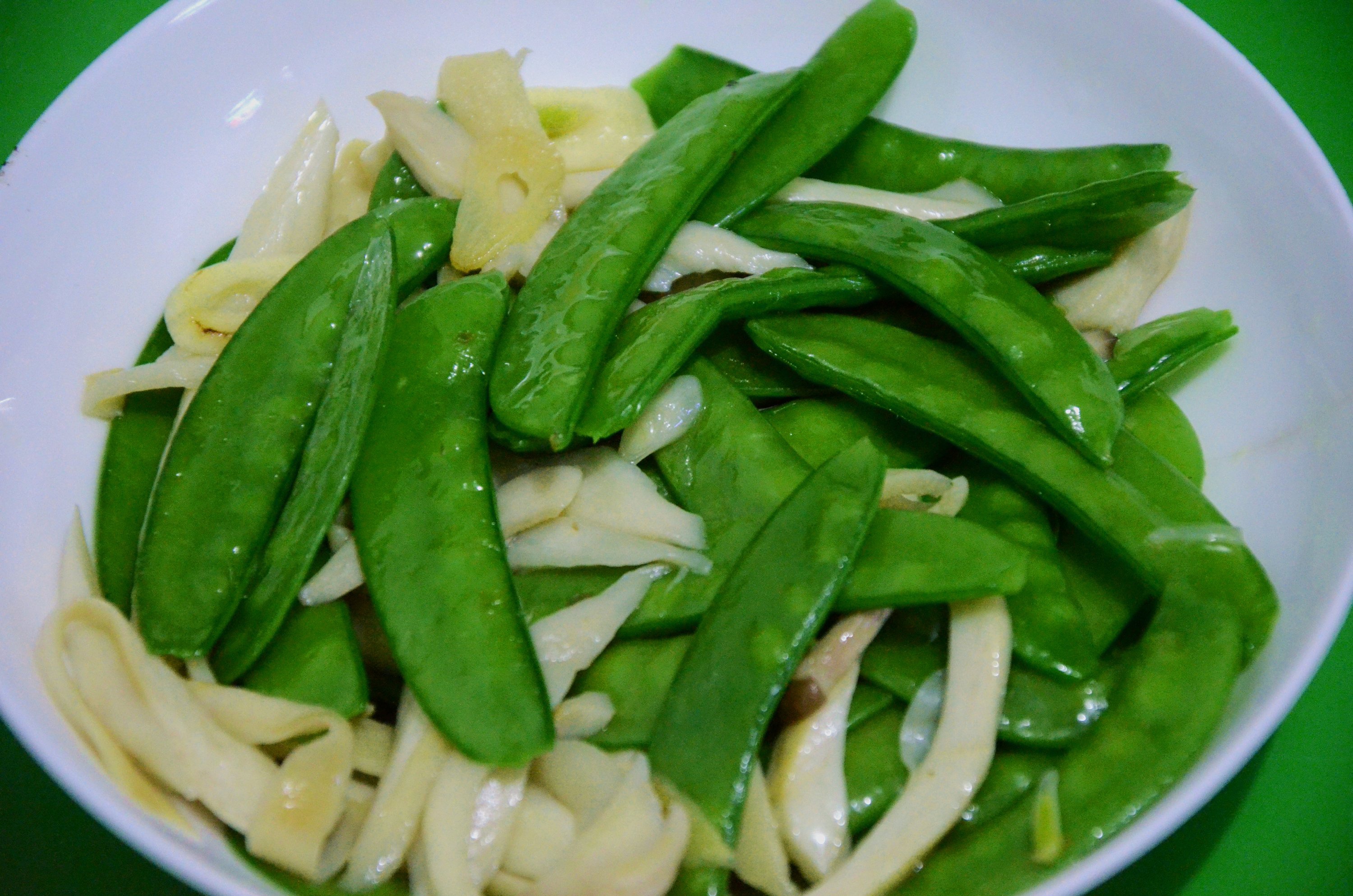 杏鲍菇炒荷兰豆