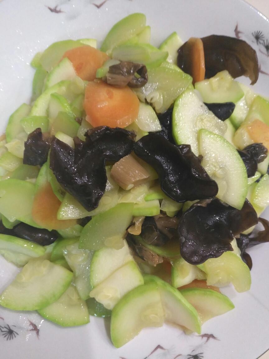 梅菜芯炒西葫芦的做法