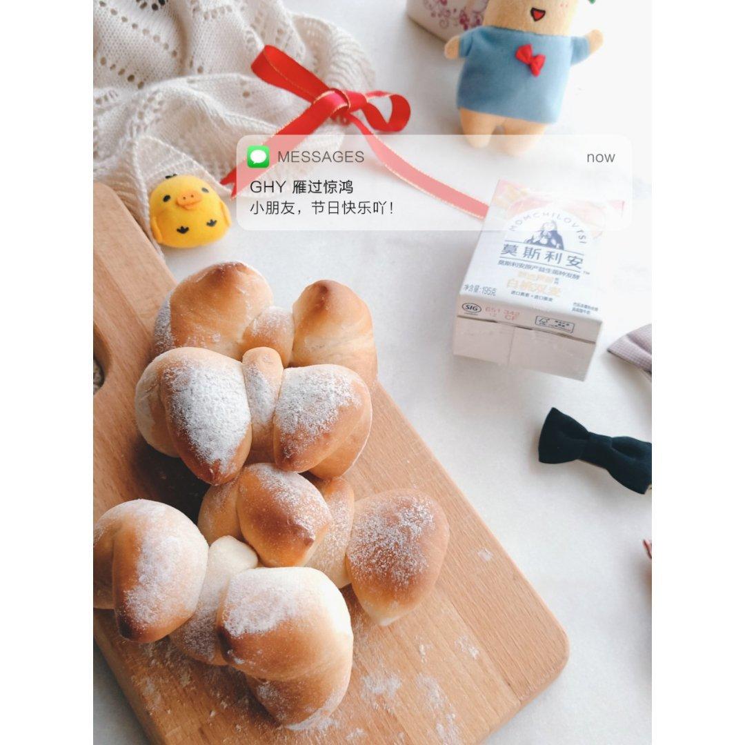 儿童节预热甜蜜如你——六一特制蜂蜜蜜桃味蝴蝶结面包