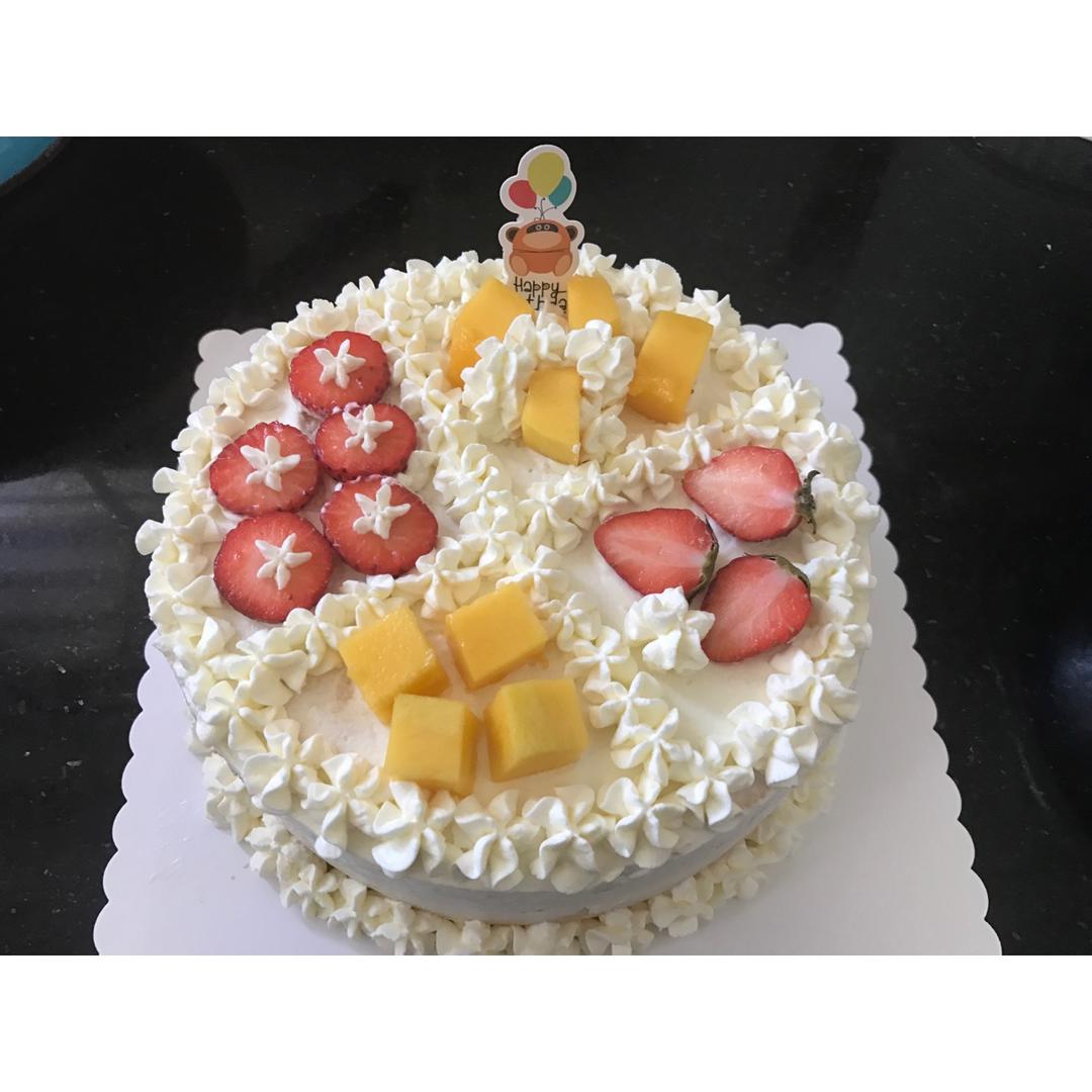奶油水果装饰蛋糕