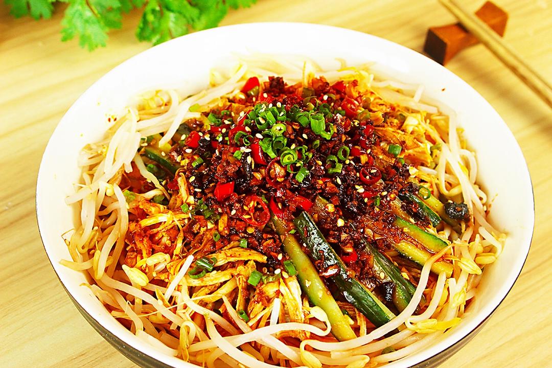 油辣子鸡丝凉面-夏天必备哦!的做法