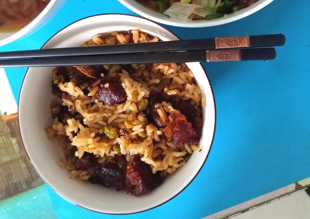 腊肉香肠青豆焖饭