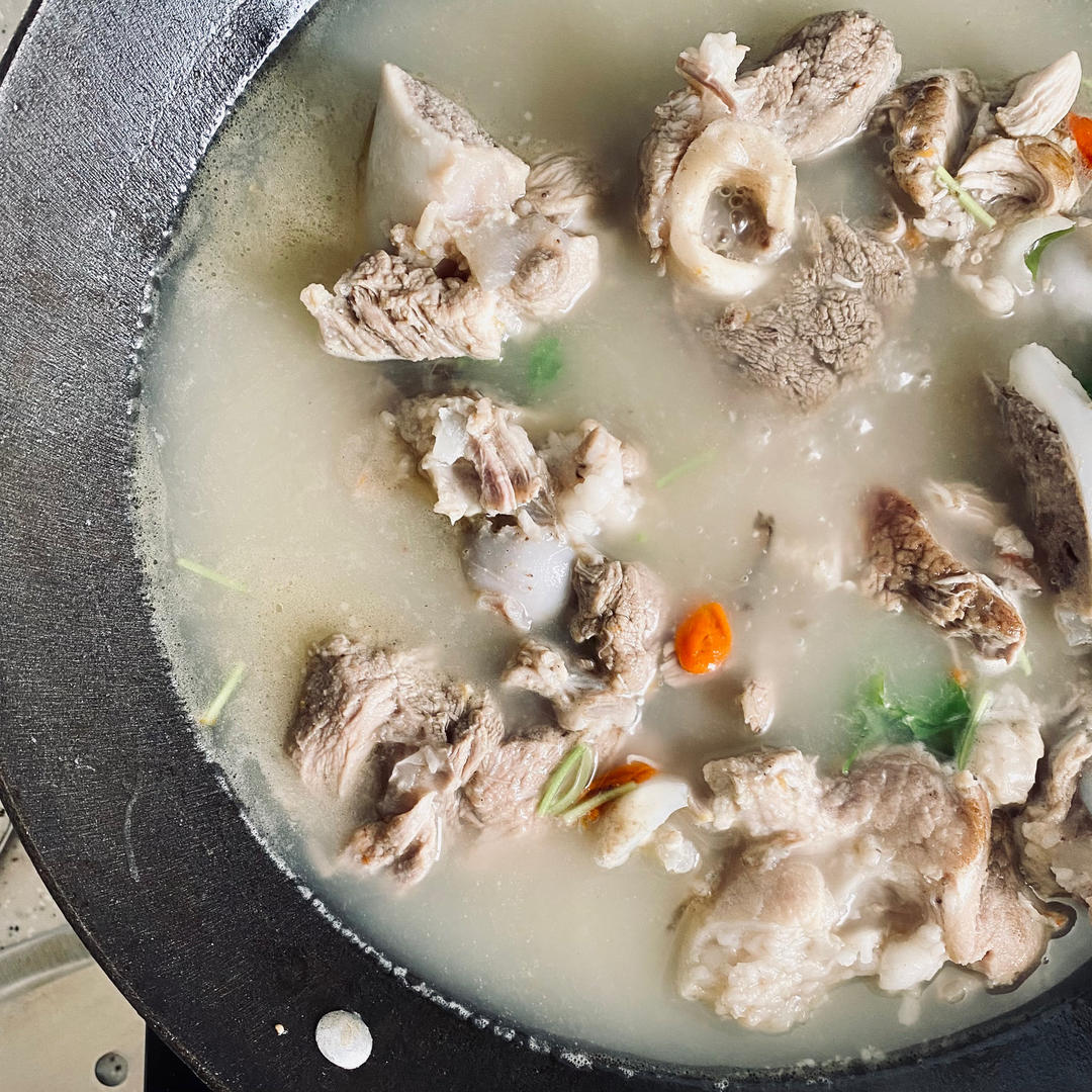 原汁原味大骨头汤！简单炖出奶白色！超有营养！