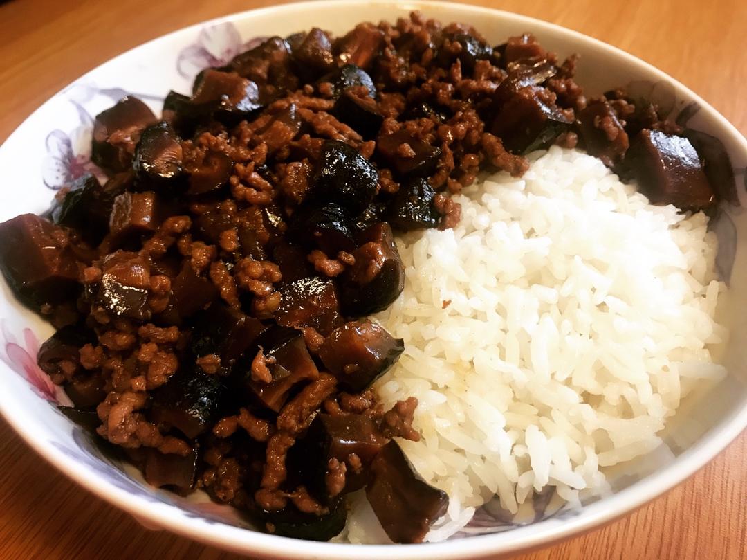 卤肉饭味的香菇肉燥--速速开饭
