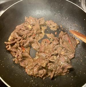 蚝油牛肉浇西兰花的做法 步骤4